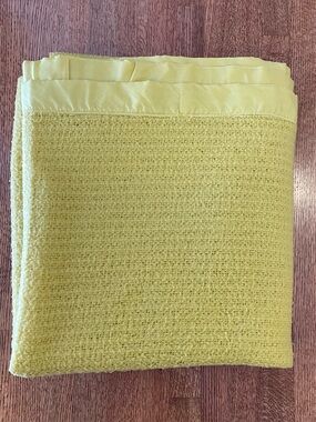 Vtg Blanket Waffle Weave Satin/Nylon Trim 86x84 Mustard Yellow Full Queen READ